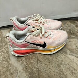 Nike Vomero 18 Running Shoes in Summit White pink and orange Men's 9 Sneaker